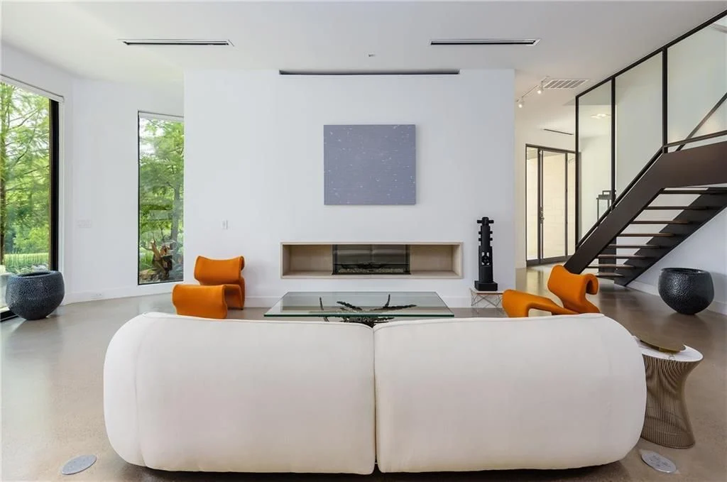 Flare Double Corner 45-inch fireplace fitted with the invisible mesh safety screen